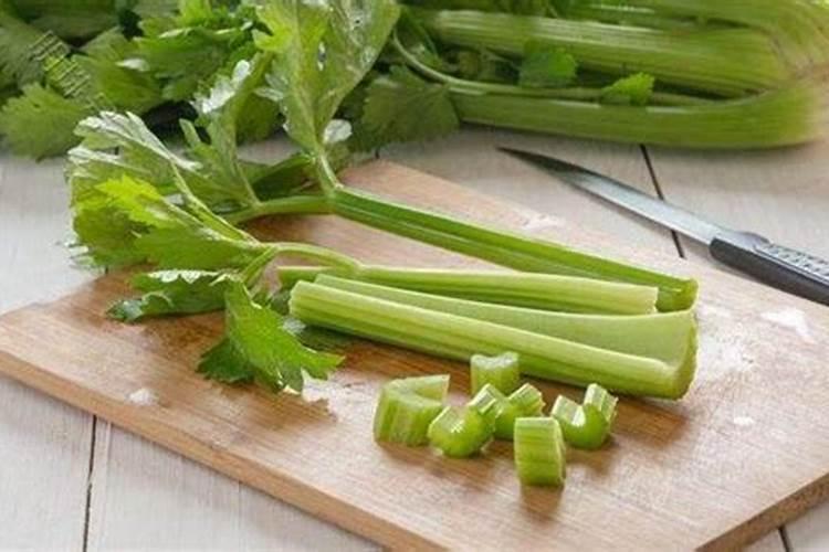 新鲜的芹菜为什么有氨味？