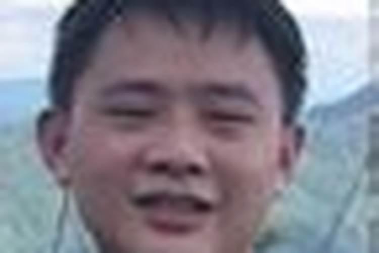 樱桃树花前如何施肥,施什么肥,需不需要浇水,如何能坐住果,谢谢？