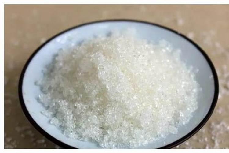 水养的绿萝水里要加什么才长得好？