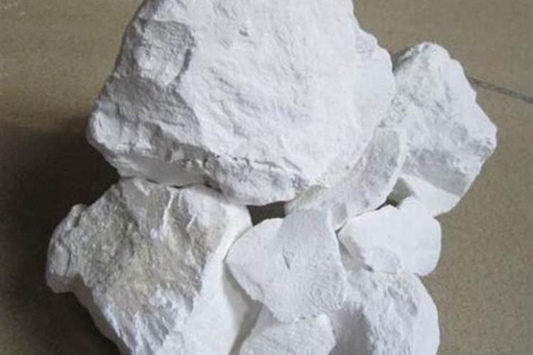 石灰氮是不是生石灰,是粉剂还是颗粒剂？在我这里没见过。