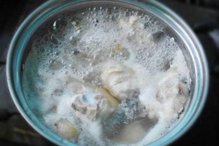 鱼缸上面漂一层沫子怎么办