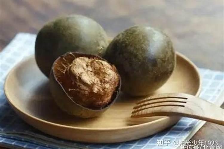 大棚里面的罗汉果苗几天施肥一次需要施什么肥？