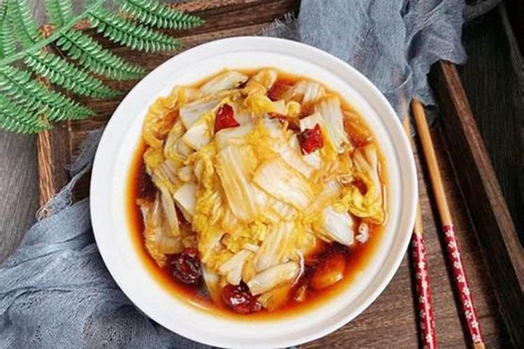 1两白醋加多少水喷施大白菜？
