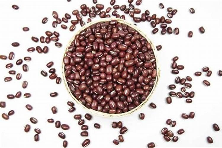 红小豆生长期需要喷施什么肥料？