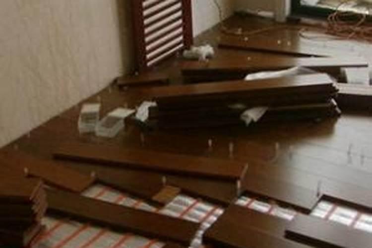 装修攻略家里地暖铺瓷砖好还是木地板好