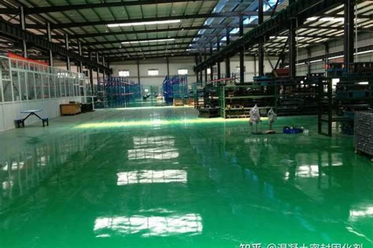 生石灰消毒干撒好还是化水泼