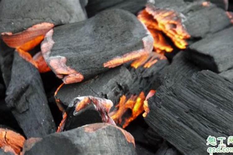 木炭灰可以当肥料吗？