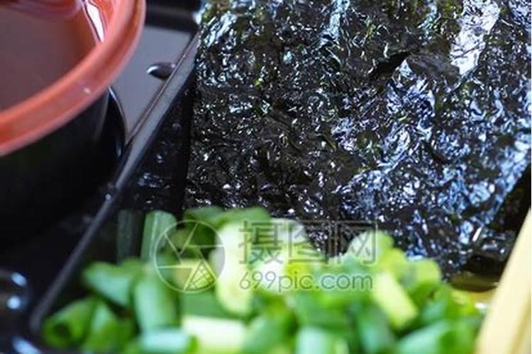 腐植酸、氨基酸、海藻素和鱼蛋白