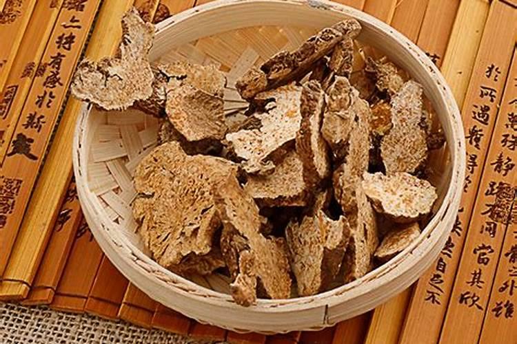 蔬菜叶面肥可以给苍术施肥吗？