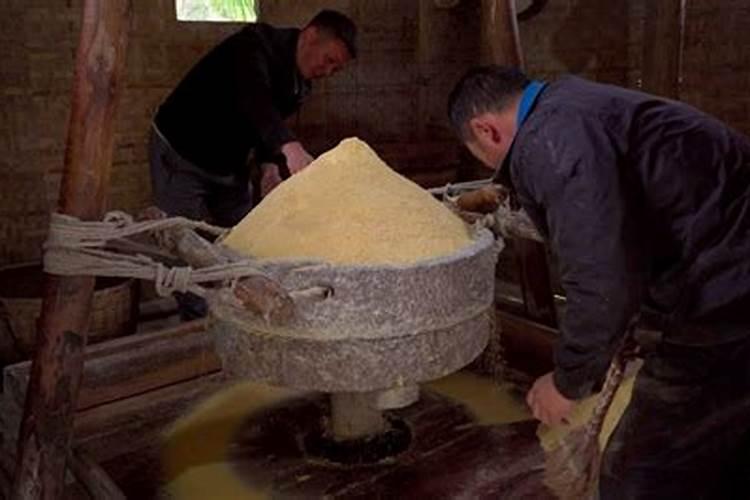红四方玉米专用复合肥多少钱一吨？