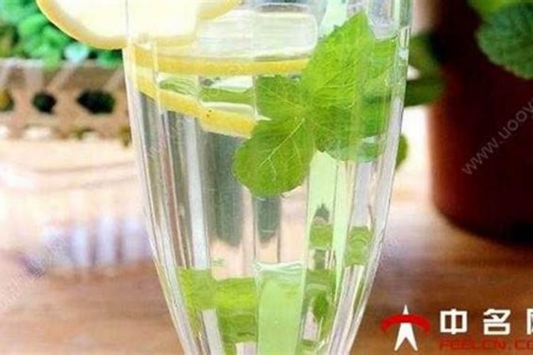 如何给凤梨施肥与浇水？