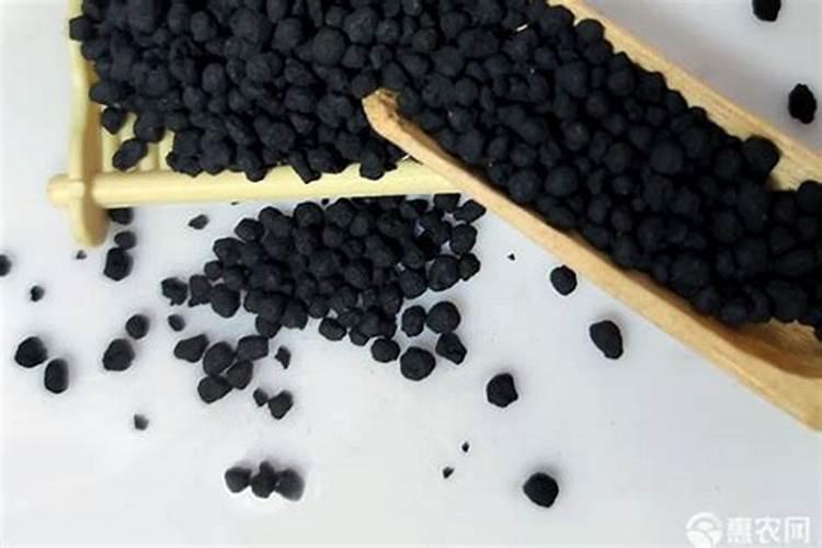 黑色带芳香味的肥料是什么原料做的