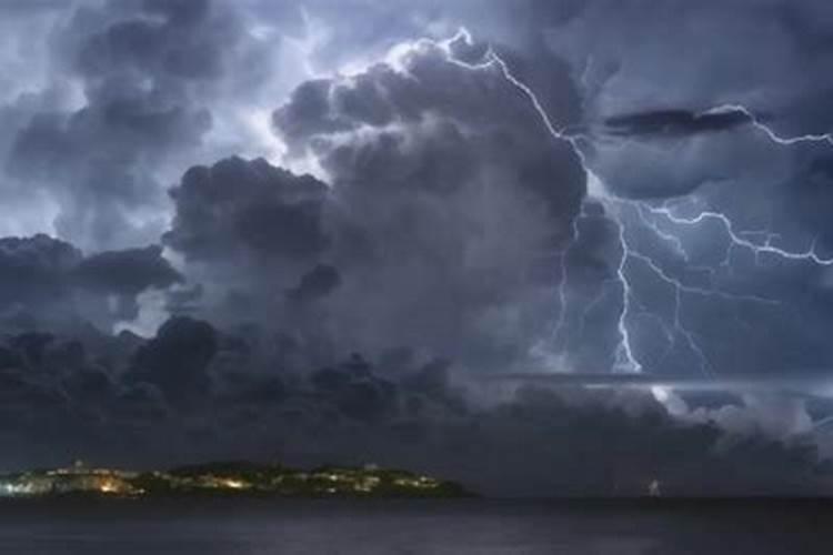 雨水储存多久不能浇花