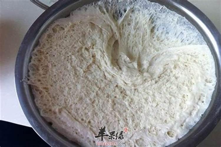 怎么家里养的绿竹花、花的叶子怎么老黄呀？