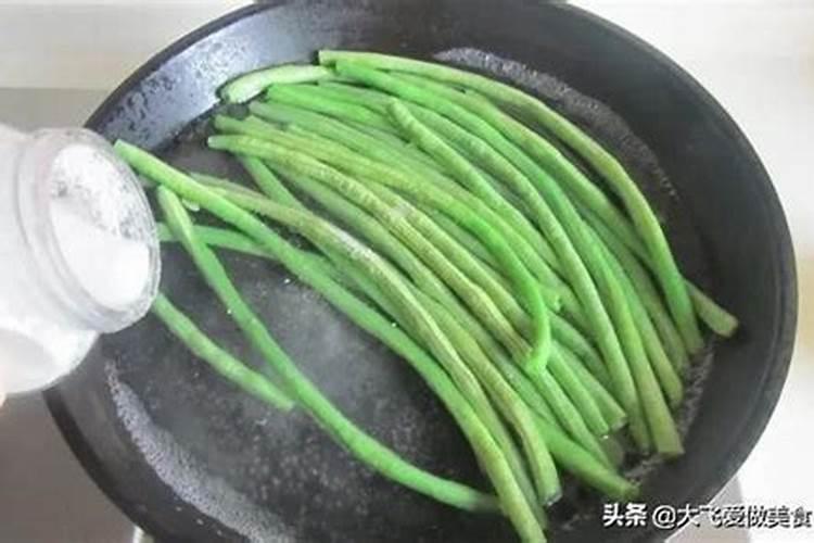 老师你看看这豆角心叶不展是怎么回事啊