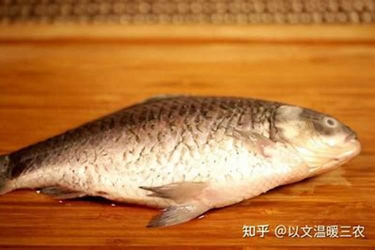 鲈鱼肚子里那白白的、看着像肥肉一样的东西能不能吃呀？