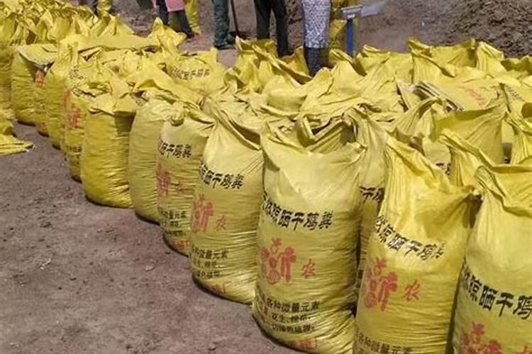 有机肥一亩地上几袋 在什么时候施比较好