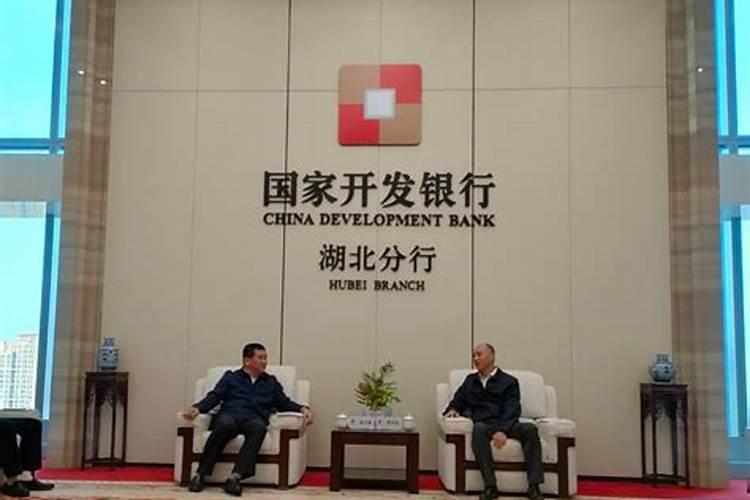 在农村,每亩租金500元,租用水田200亩种植水稻,能赚到多少钱？