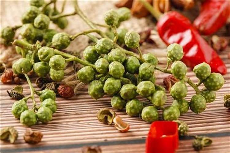 花椒种植,一亩种多少株合适？用什么肥好？