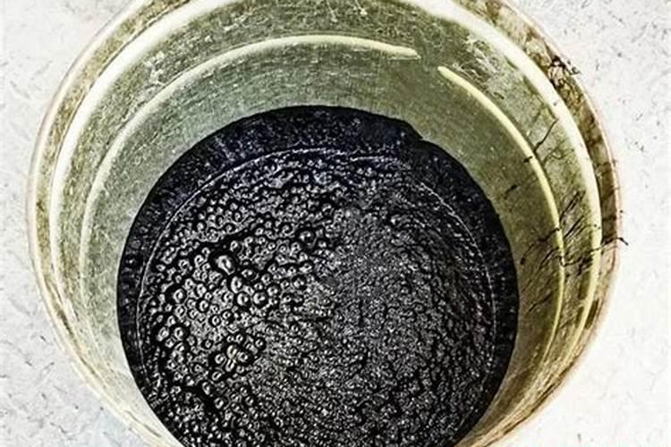 鱼塘水质发臭变黑是什么问题？如何处理
