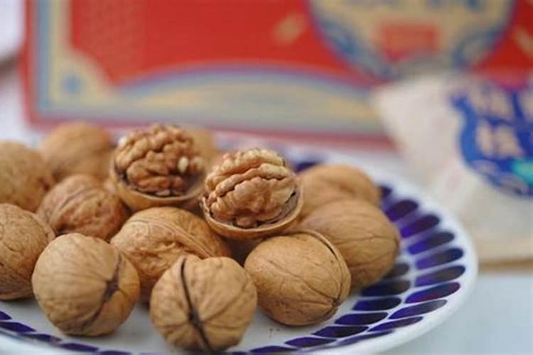 核桃树什么时候施肥？