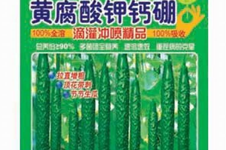 请问草莓膨果期冲什么化肥好？