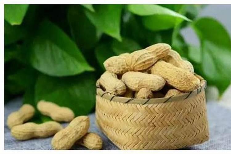 在花生结荚期,怎样进行肥水管理才能减少病害？