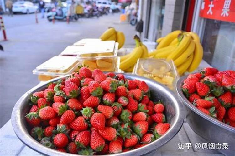 草莓肥害的典型症状？
