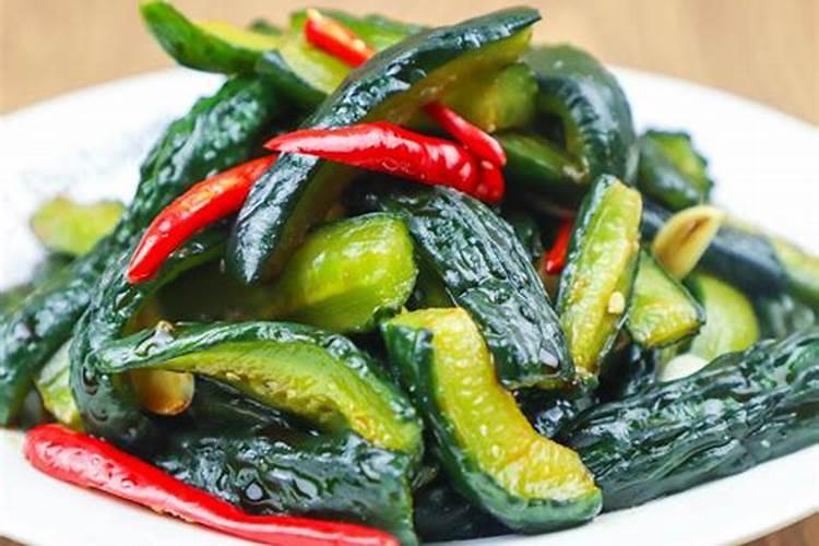 为什么苯甲酸类,山梨酸类在酸性条件下抑菌,防腐效果更好？