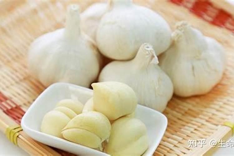 大蒜抽苔期追肥追什么化肥
