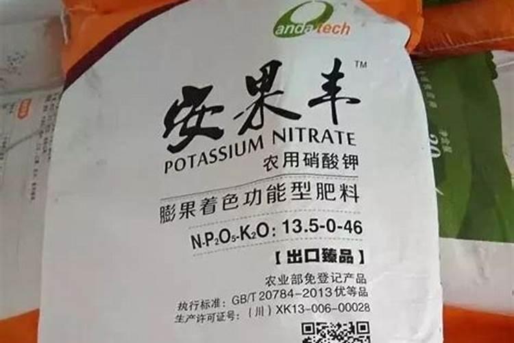 养花什么时候施氮肥(给花施氮肥比例是多少)