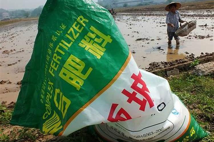 尿素、硫酸钾和钙镁磷肥可不可一起混合使用？