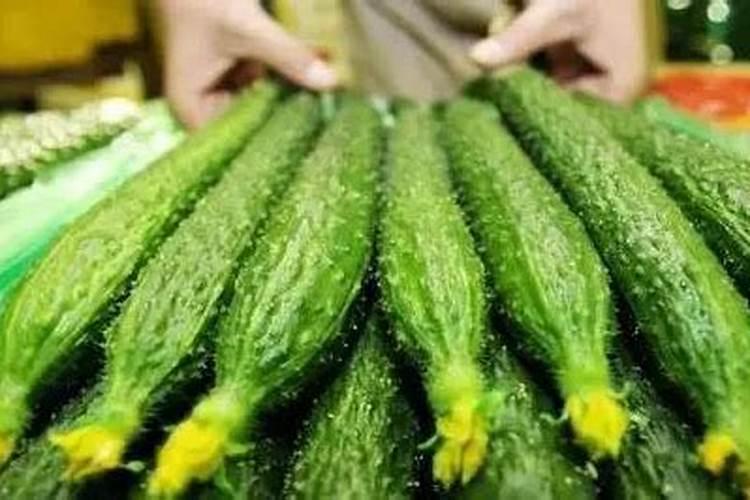 三角梅总不开花,需要撸掉老叶子吗？