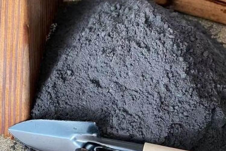 一斤草木灰顶多少钾肥