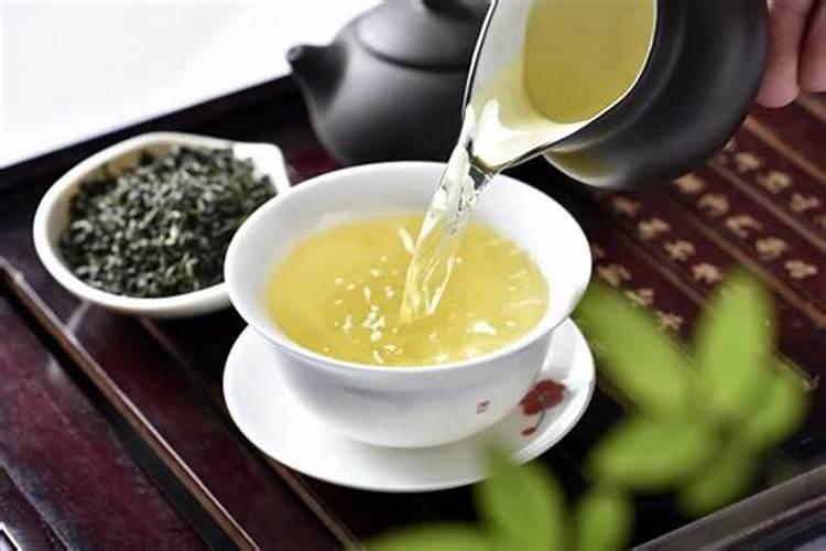 喝剩下茶叶可以倒入花盆吗 茶叶可以养什么花草