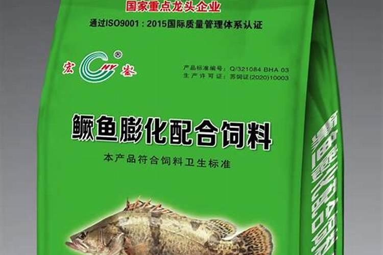鱼塘里可以撒化肥喂鱼吗？撒什么化肥？计量是多少？？