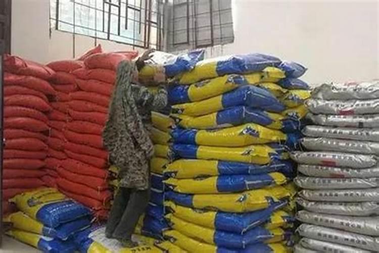 我自制的肥料,长霉了,而且有酸臭味,还能用么？