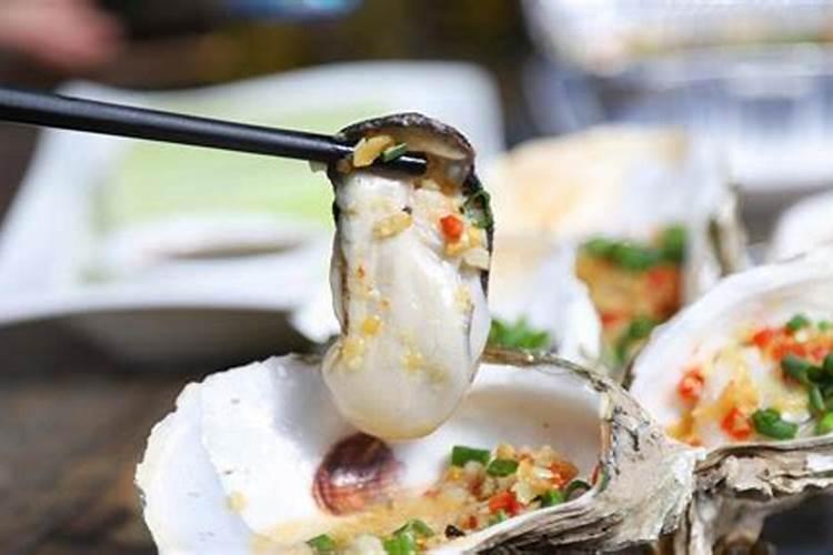 生蚝怎么也不会想到,它原本用来保护自己的壳,最后却成了装自己的碗...