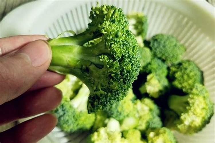 盆栽植物开花可以喷叶面肥吗
