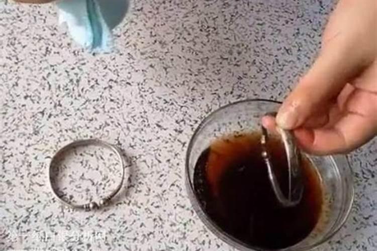 银手镯遇到化肥生锈