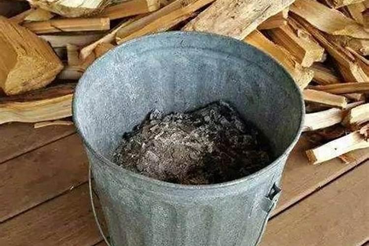 人的粪便发酵后和草木灰混合会怎么样