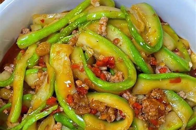 西葫芦喷什么叶面肥结果多？西葫芦用什么肥料可以果实膨大？