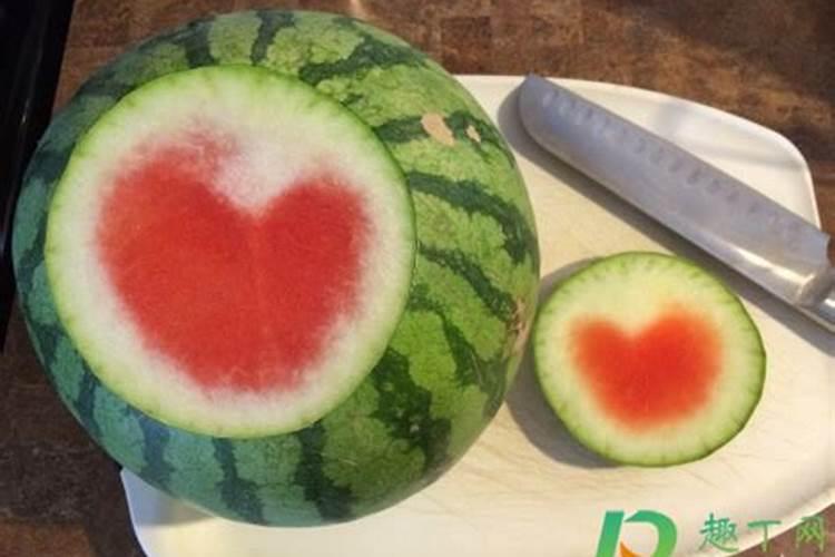 西瓜膨果期用什么复合肥好？西瓜结果期打什么叶面肥长的快？