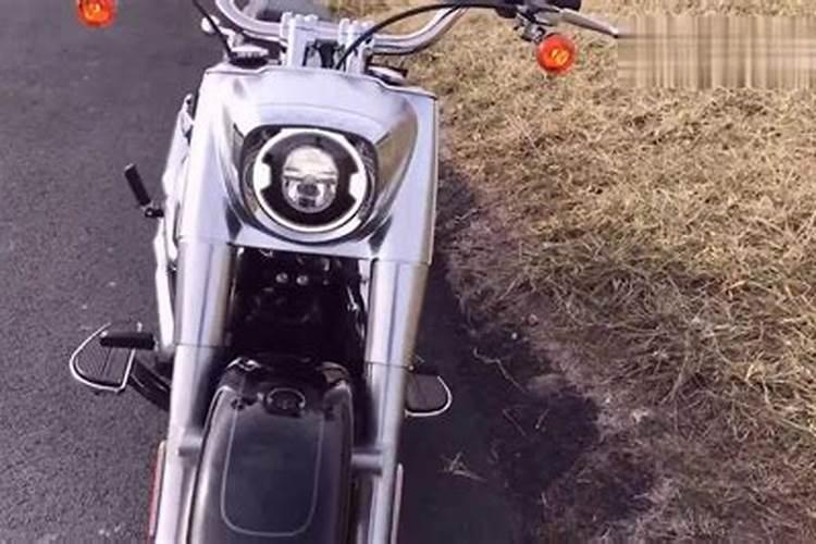 哈雷戴维森肥仔摩托车(哈雷戴维森摩托车官网报价大全)