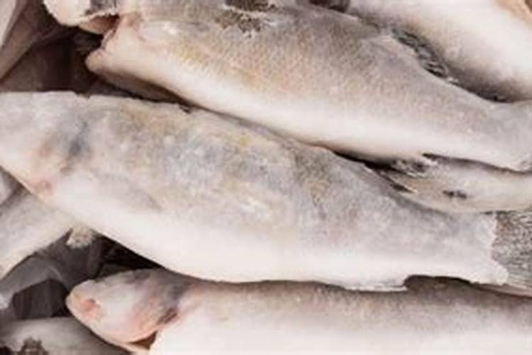 如果用尿素做叶肥的话,兑水的比例大概是多少？