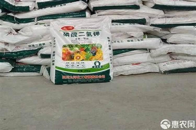 一喷雾器30斤水加多少尿素和磷酸二氢钾