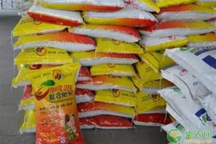 ...A.铵态氮肥与熟石灰混合使用可以明显提高肥效 B.变霉的大米蒸百度...