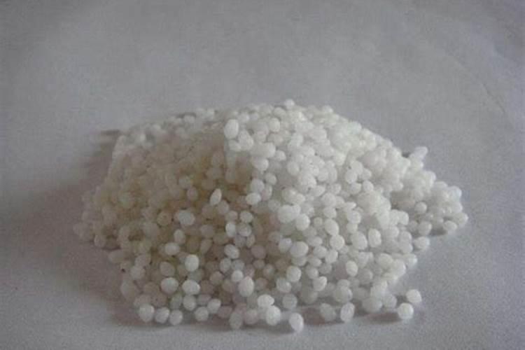 尿素兑水浇花怎么使用