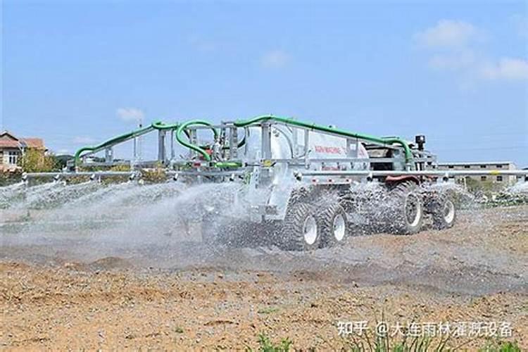 新型还田方法:沼液还田机喷洒沼液,减少投入又环保