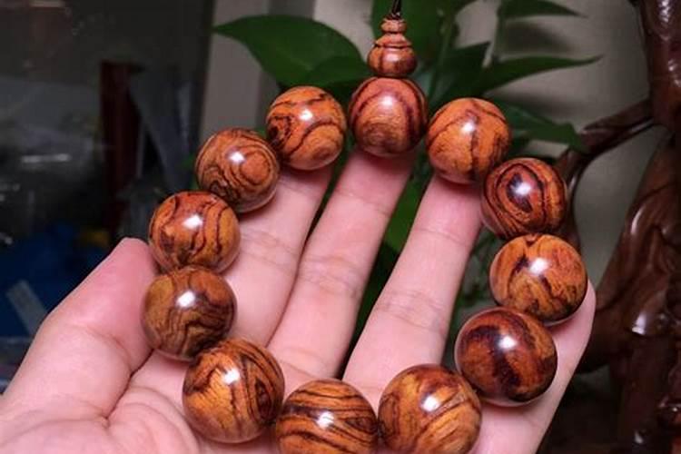 种植海南黄花梨一般施什么肥料？一年施多小次？